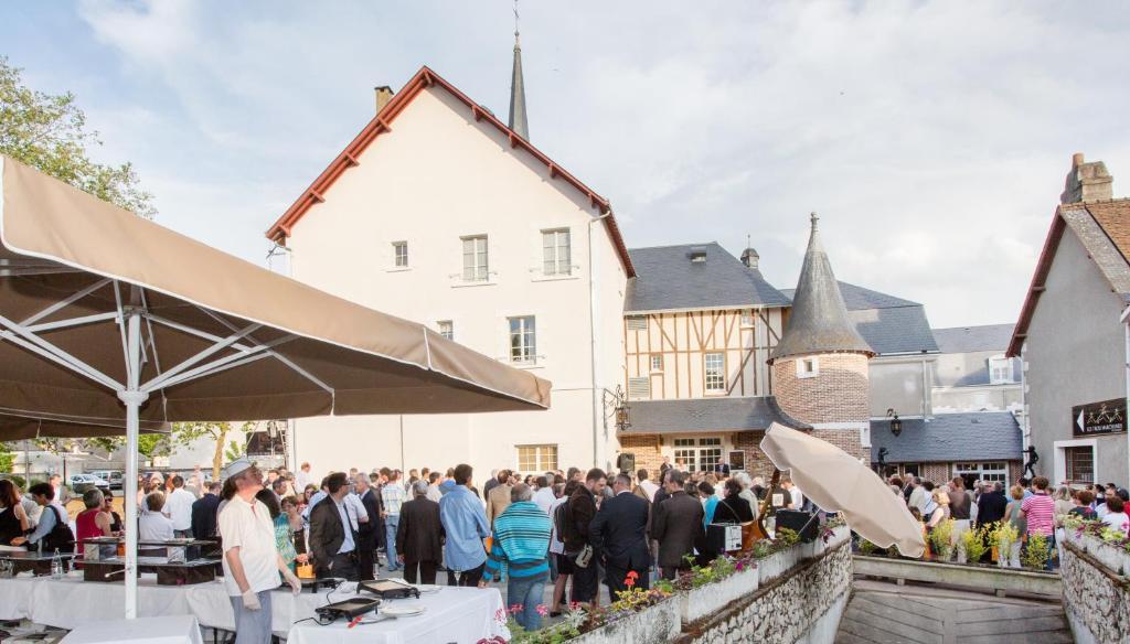 Relais Des Trois Chateaux Hotel-Restaurant - Teritoria Cour-Cheverny Exteriör bild