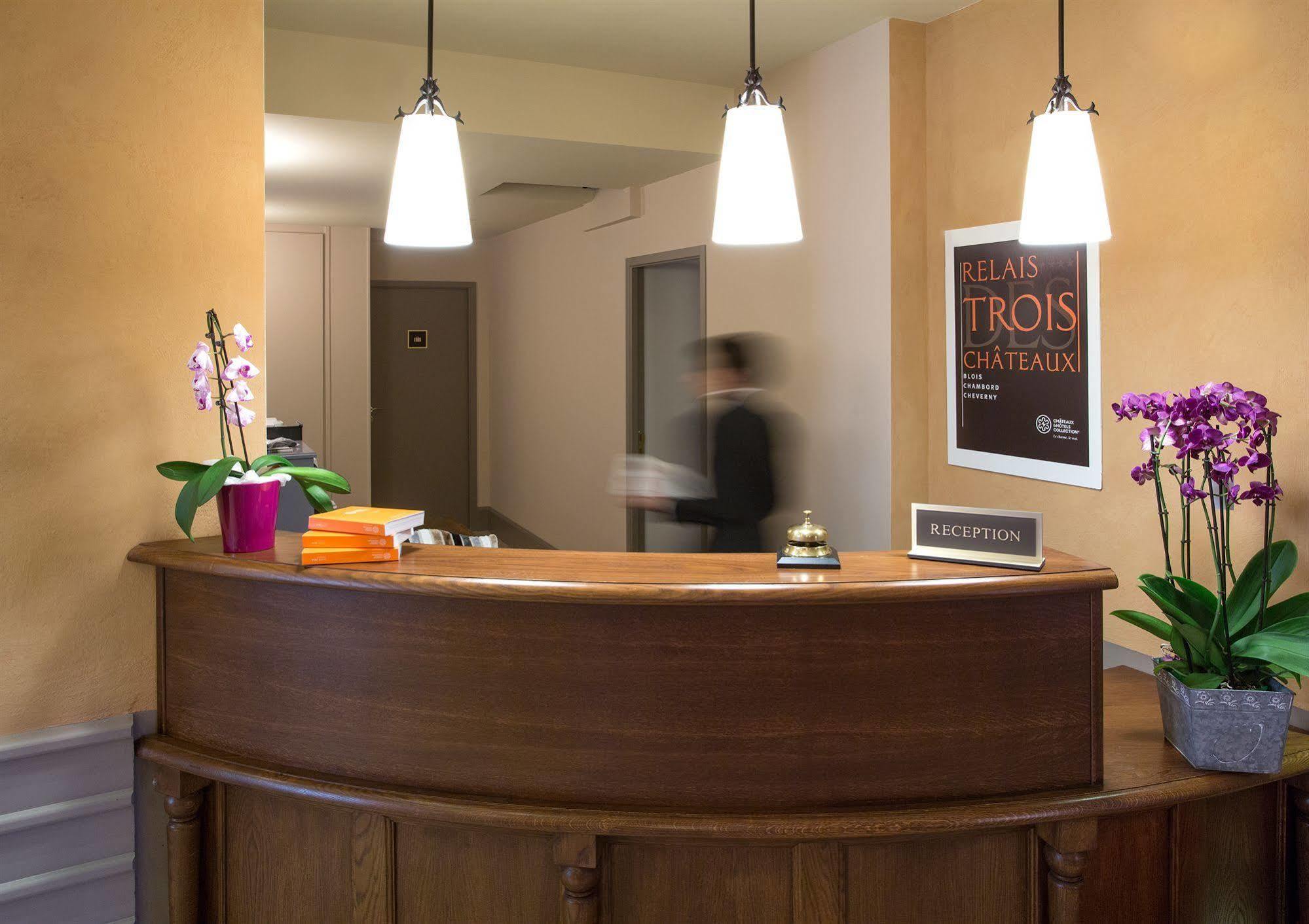 Relais Des Trois Chateaux Hotel-Restaurant - Teritoria Cour-Cheverny Exteriör bild