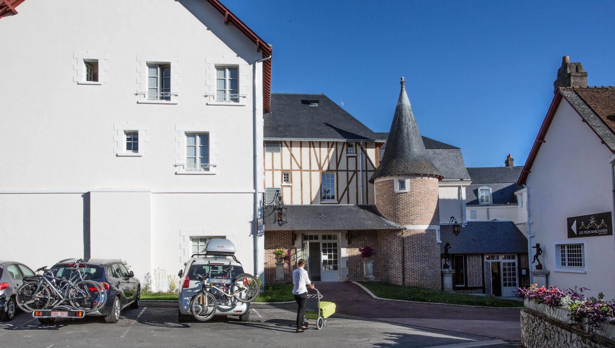 Relais Des Trois Chateaux Hotel-Restaurant - Teritoria Cour-Cheverny Exteriör bild