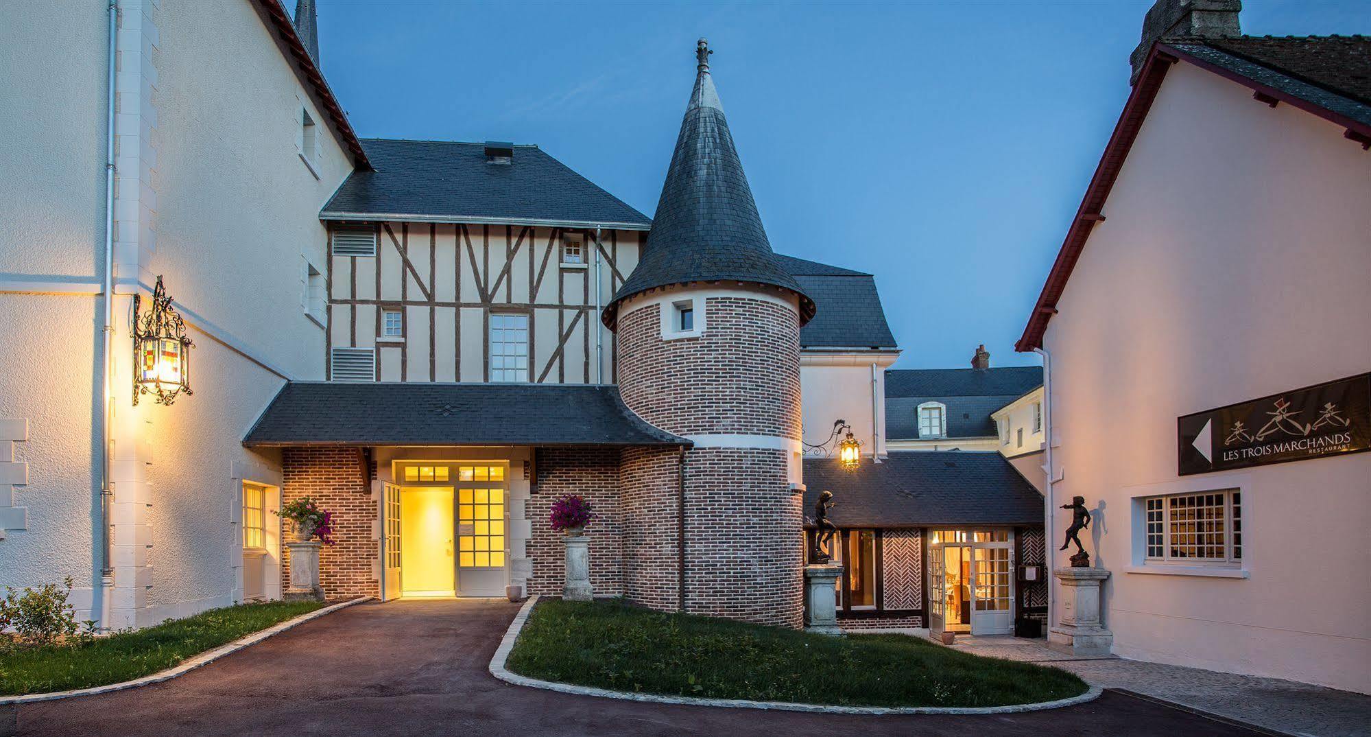 Relais Des Trois Chateaux Hotel-Restaurant - Teritoria Cour-Cheverny Exteriör bild