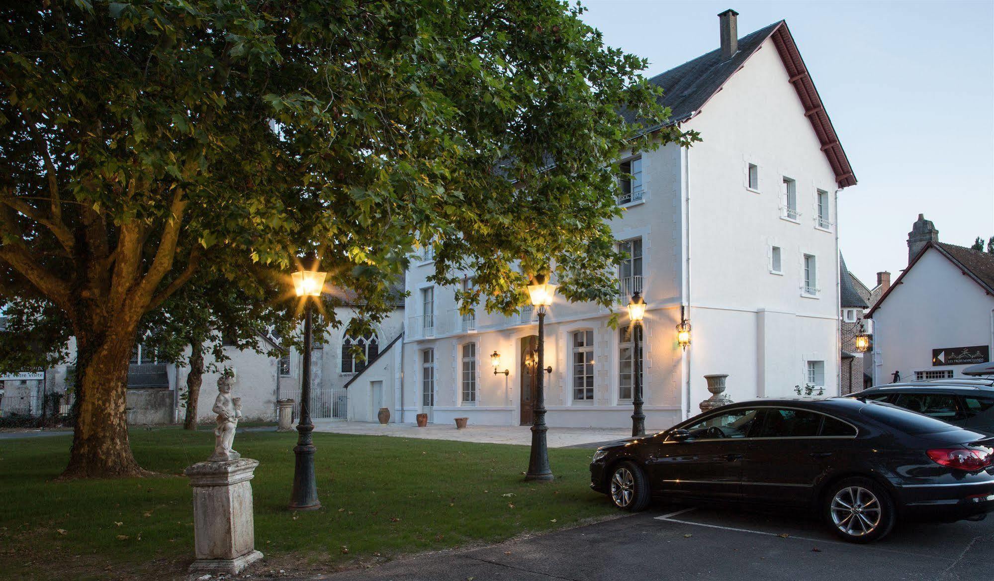 Relais Des Trois Chateaux Hotel-Restaurant - Teritoria Cour-Cheverny Exteriör bild